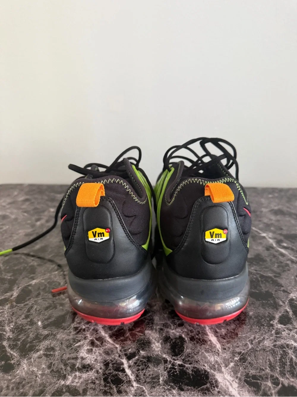 Nike Men's vapor max Black Athletic Sneakers with Neon Green Details - Picture 6 of 9